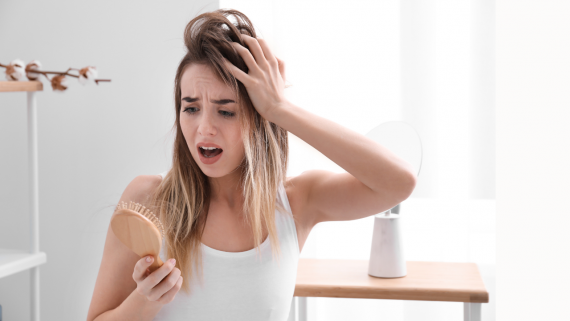 DA CHẾT & CẶN MỸ PHẨM DƯ THỪA TRÊN DA ĐẦU – KẺ THÙ CỦA MÁI TÓC DÀY ĐẸP